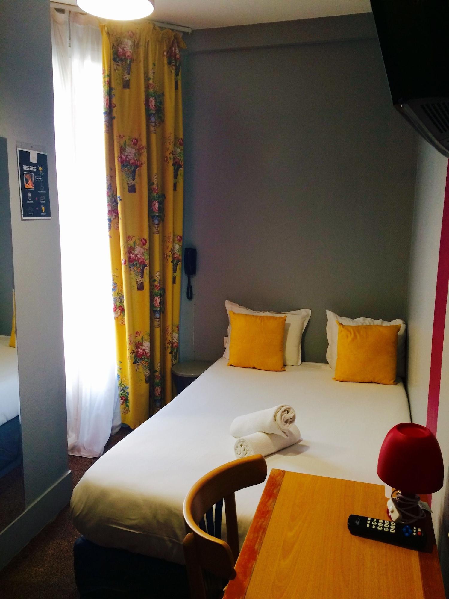Arty Porte De Versailles By River Hostel *
